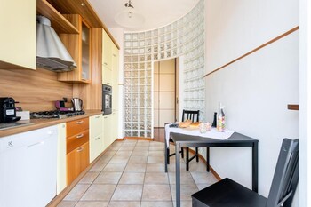 santa chiara apartment by myhomeincomo