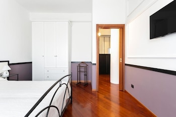 santa chiara apartment by myhomeincomo