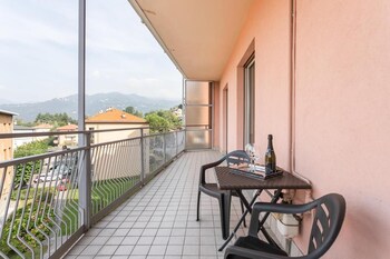 santa chiara apartment by myhomeincomo