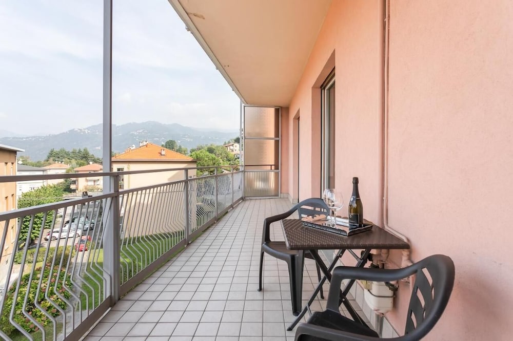 santa chiara apartment by myhomeincomo