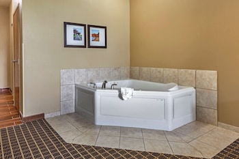 comfort suites delavan lake geneva area