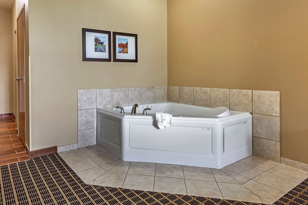 comfort suites delavan lake geneva area