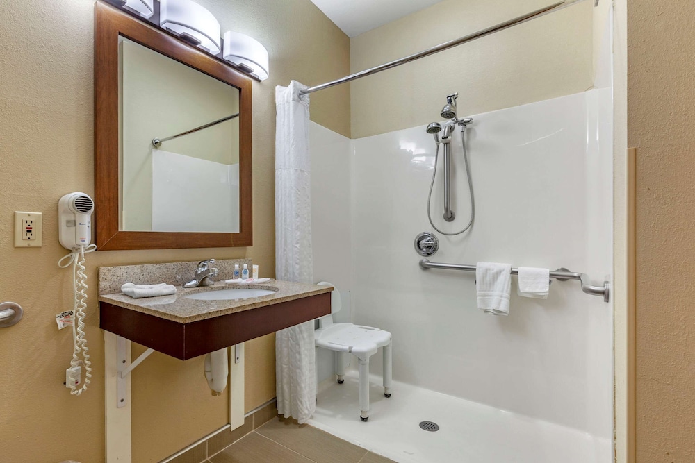 comfort suites delavan lake geneva area