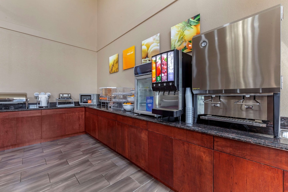 comfort suites delavan lake geneva area