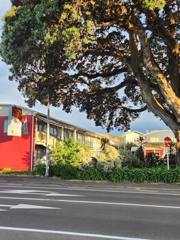 Landmark Manor Motel,New Plymouth>>Burgess Park,4 star