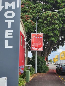 Landmark Manor Motel,New Plymouth>>Burgess Park,4 star