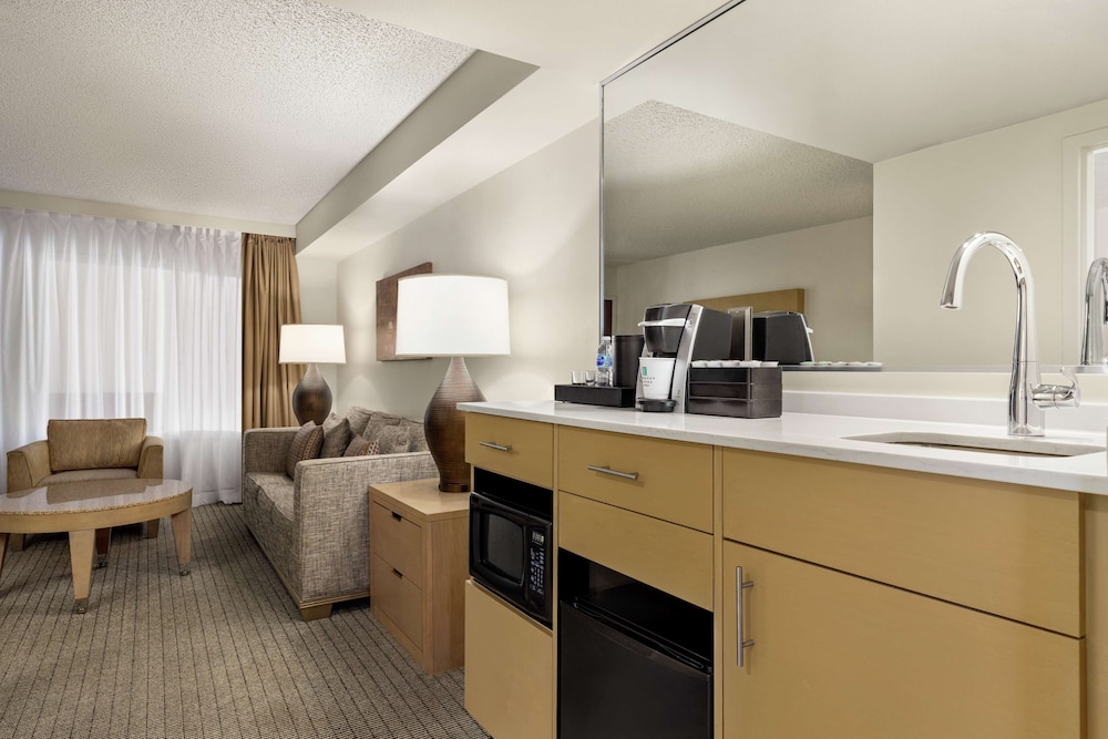 embassy suites by hilton denver international airport