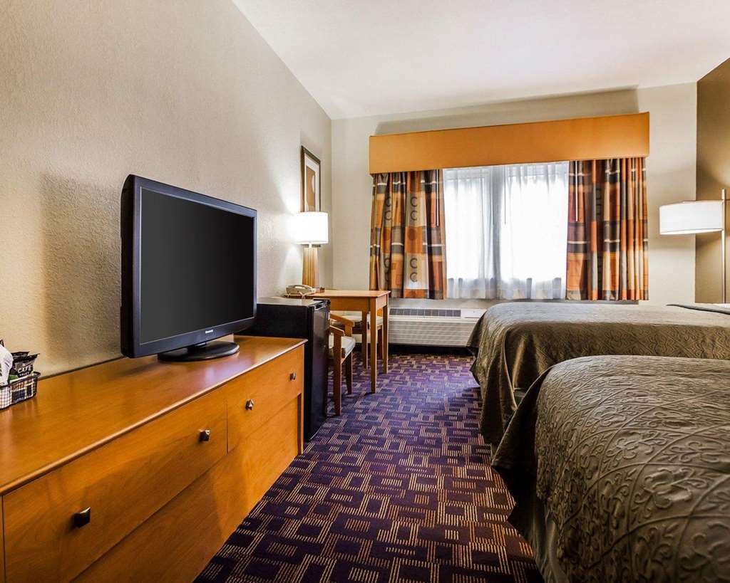 quality inn and suites des moines airport