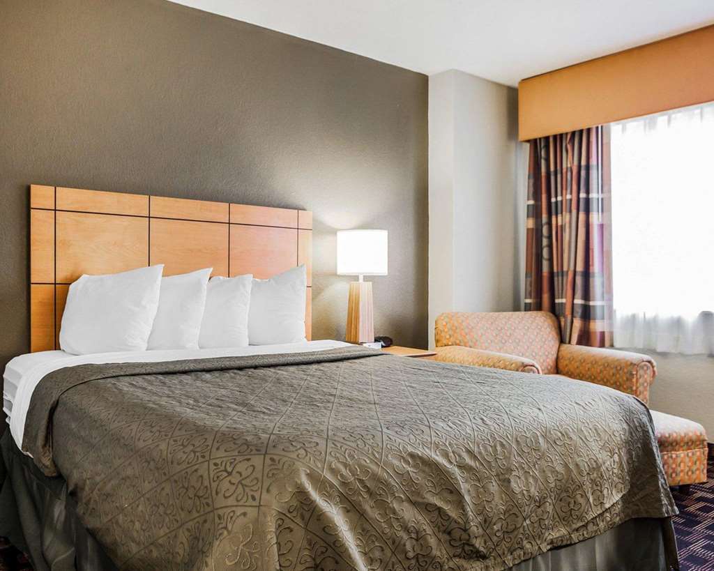 quality inn and suites des moines airport