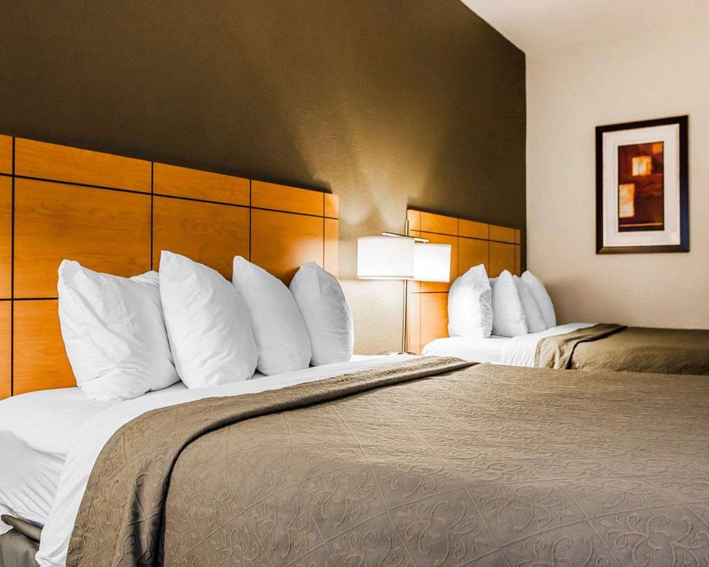 quality inn and suites des moines airport