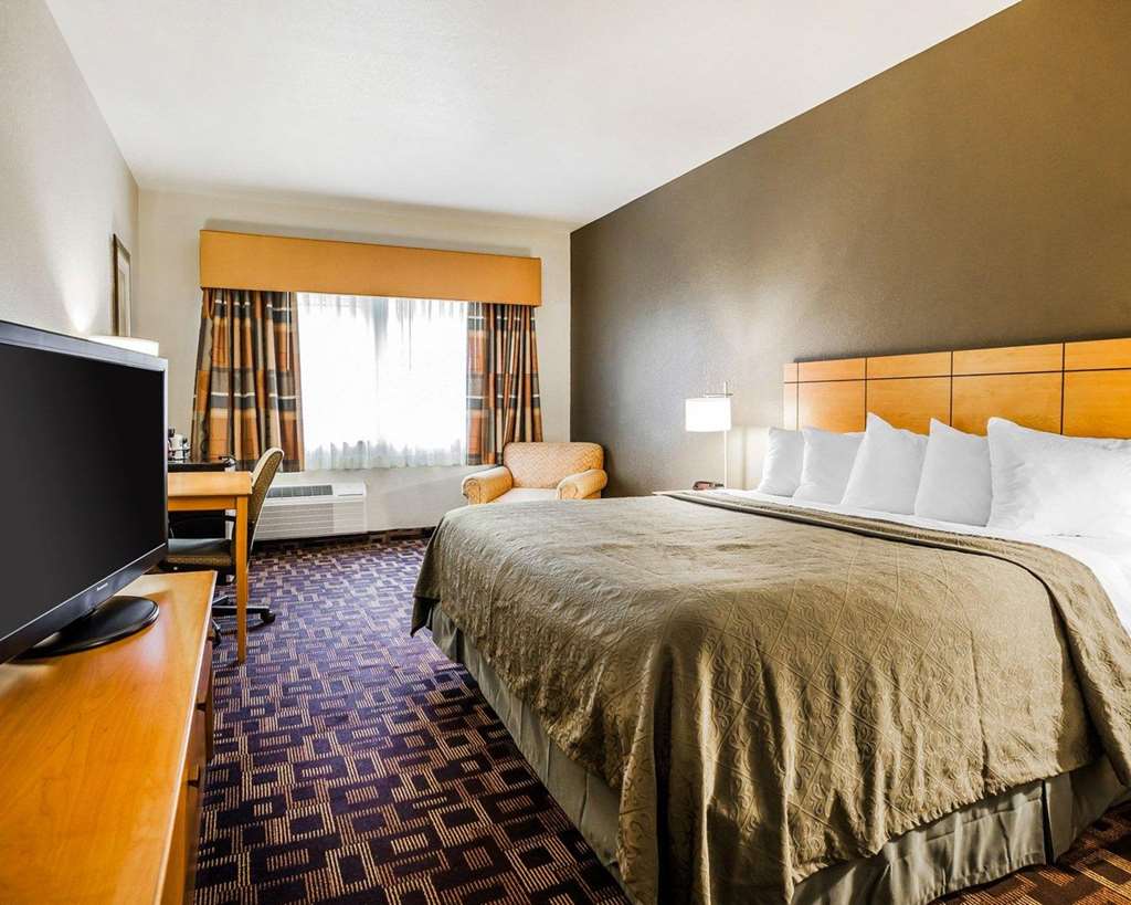 quality inn and suites des moines airport