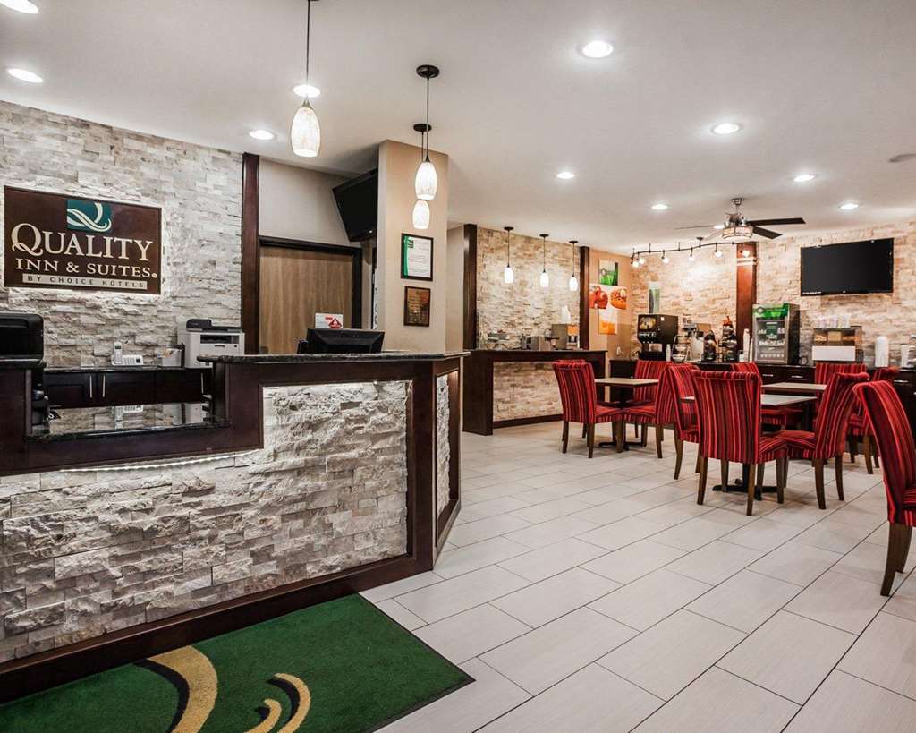 quality inn and suites des moines airport