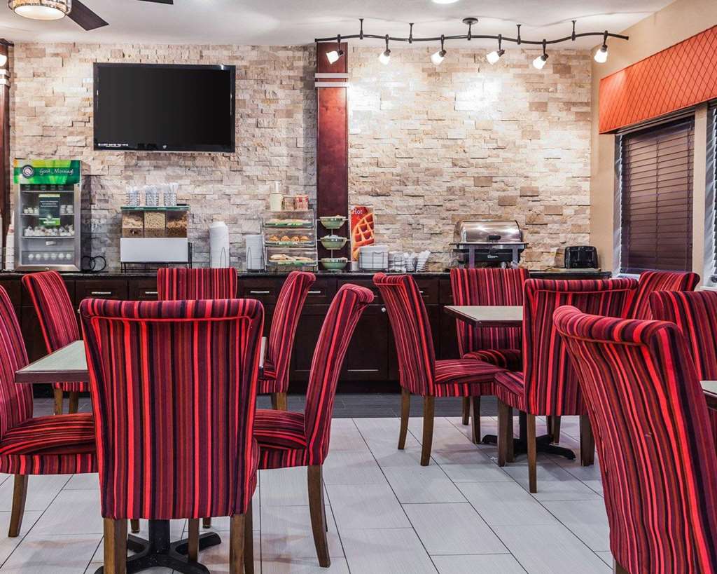 quality inn and suites des moines airport