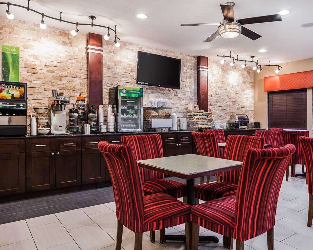quality inn and suites des moines airport