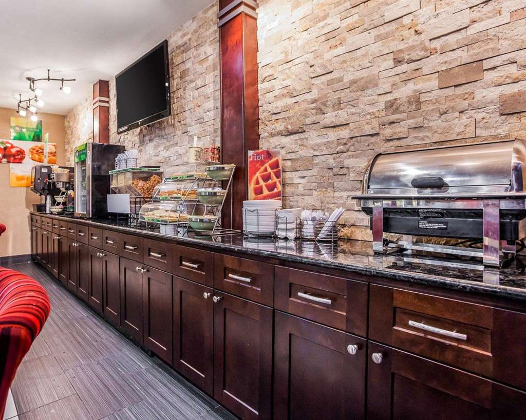 quality inn and suites des moines airport