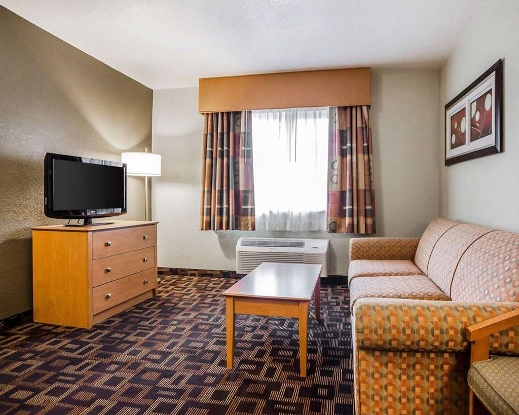 quality inn and suites des moines airport
