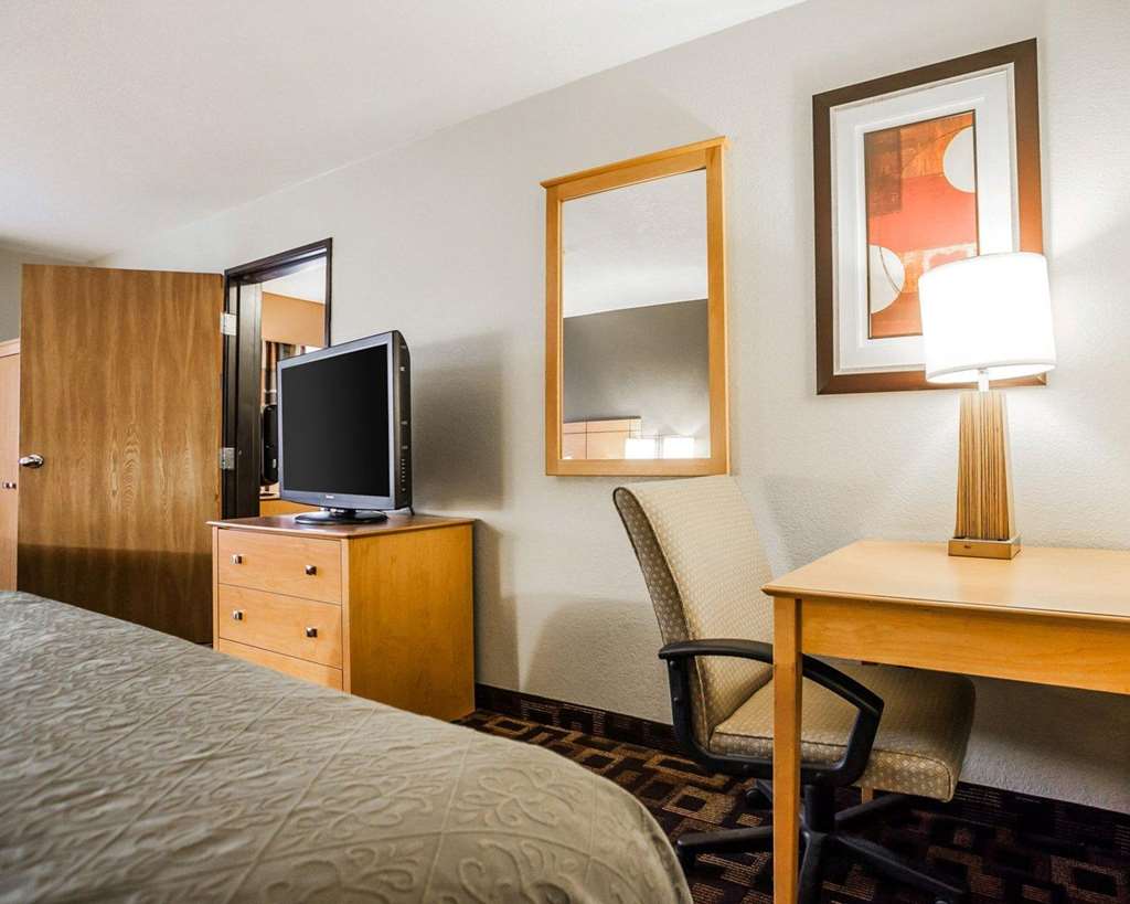 quality inn and suites des moines airport