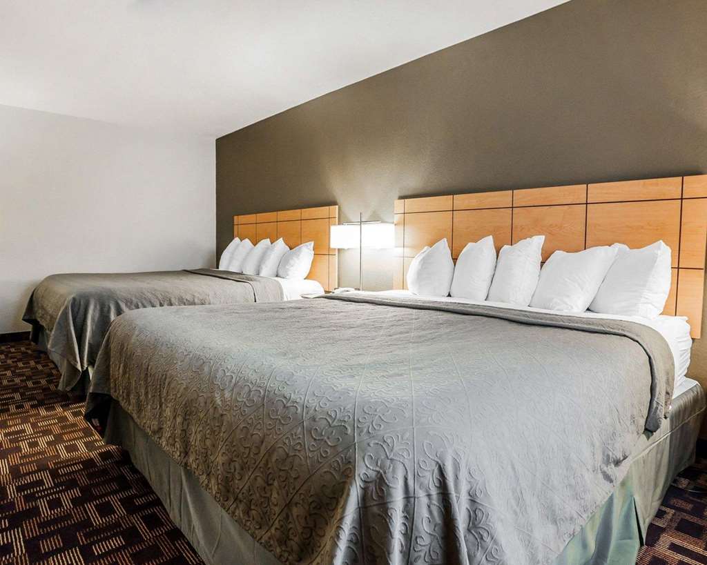 quality inn and suites des moines airport