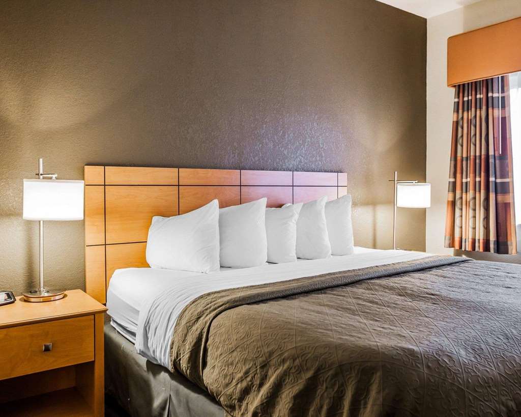 quality inn and suites des moines airport