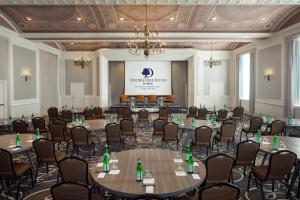 doubletree suites by hilton hotel detroit downtown fort shelby