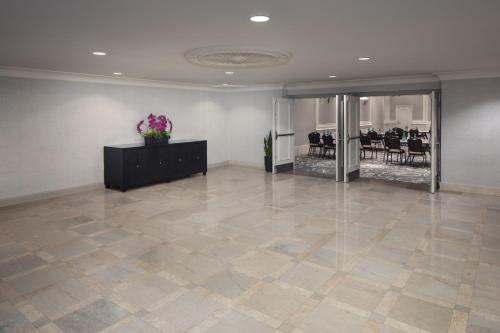 doubletree suites by hilton hotel detroit downtown fort shelby