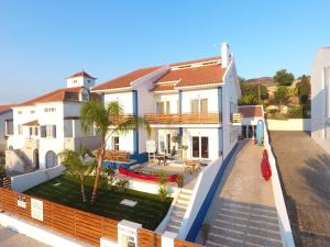 casa encosta da lagoa