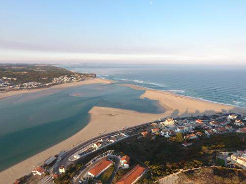 casa encosta da lagoa