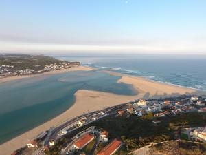 casa encosta da lagoa