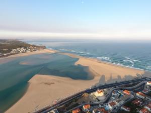 casa encosta da lagoa
