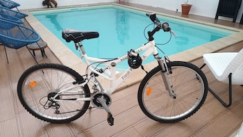 casa encosta da lagoa