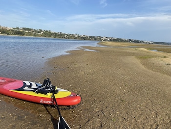 casa encosta da lagoa