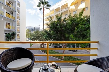 vilamoura design with pool by homing