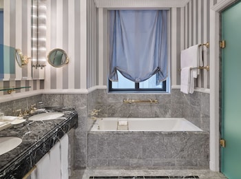 5th and 55th residence club