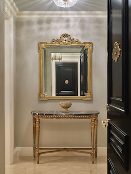 5th and 55th residence club