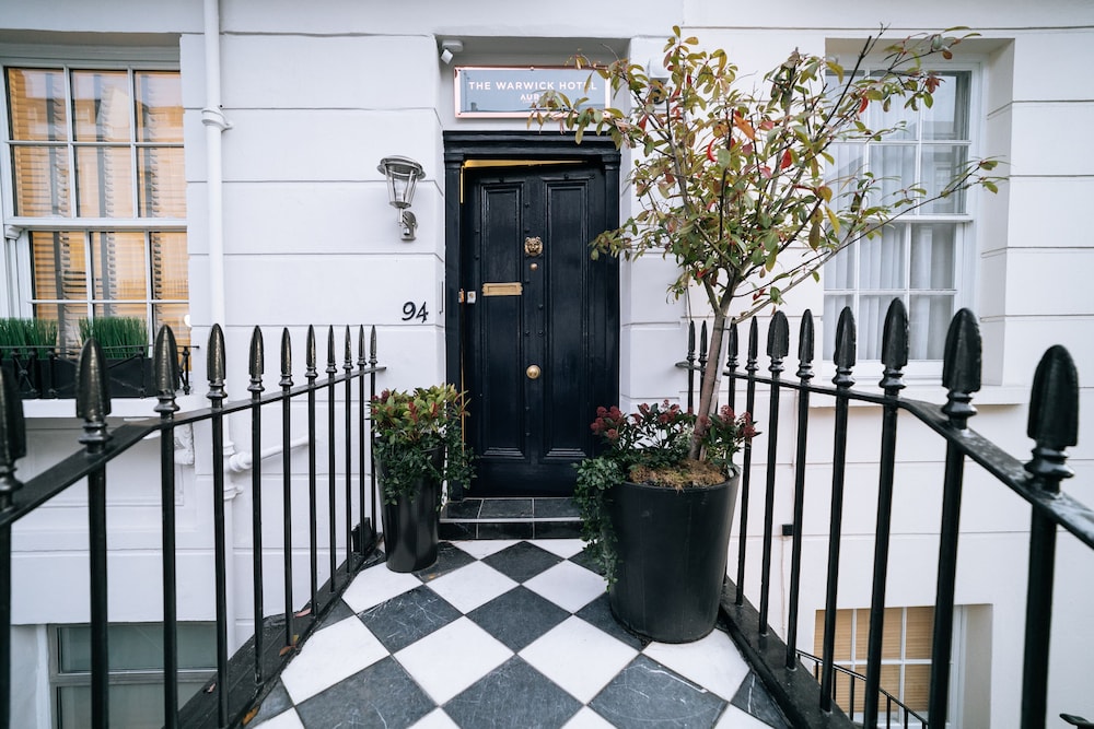 the warwick by aura collection