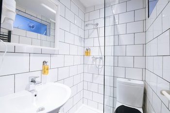 the warwick by aura collection