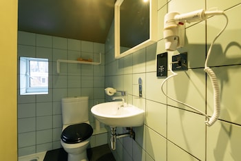 the warwick by aura collection