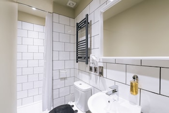 the warwick by aura collection