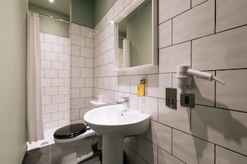 the warwick by aura collection