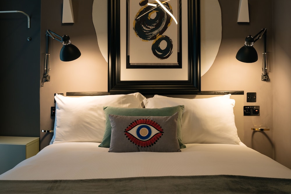 the warwick by aura collection