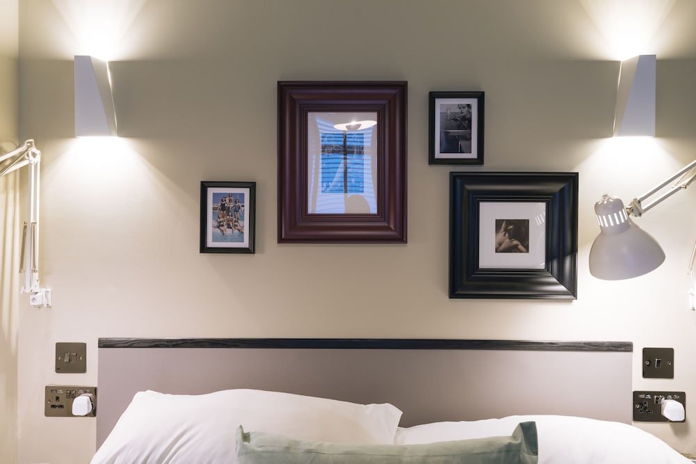 the warwick by aura collection