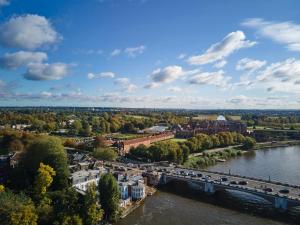 the mitre hampton court