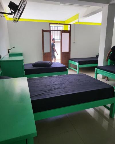 mega hostel mirissa