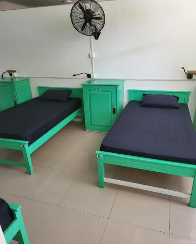 mega hostel mirissa