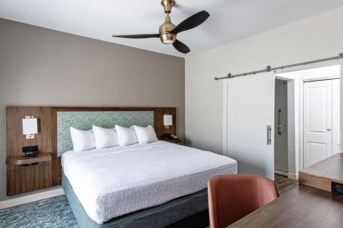 hampton inn and suites charleston west ashley