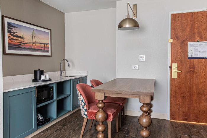 hampton inn and suites charleston west ashley