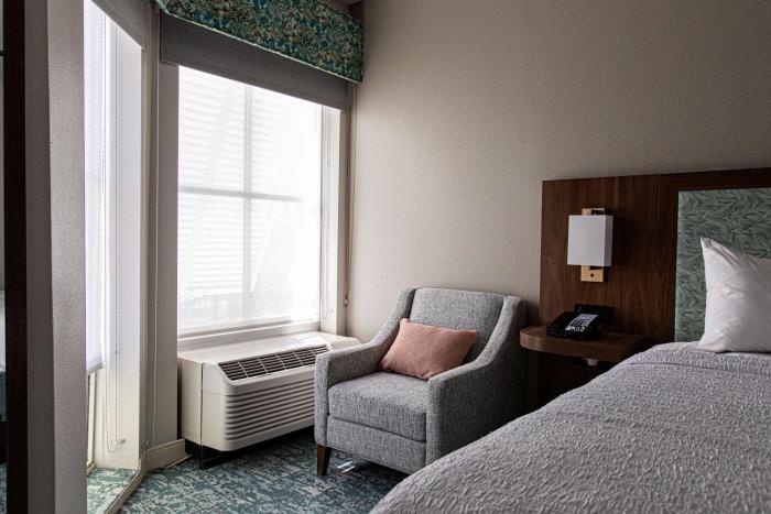 hampton inn and suites charleston west ashley