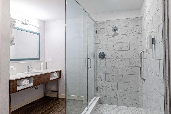 hampton inn and suites charleston west ashley
