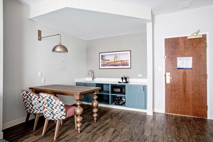 hampton inn and suites charleston west ashley