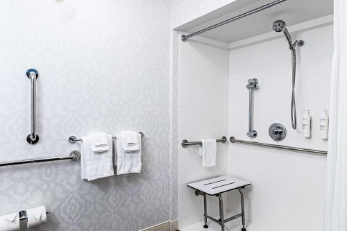 hampton inn and suites charleston west ashley